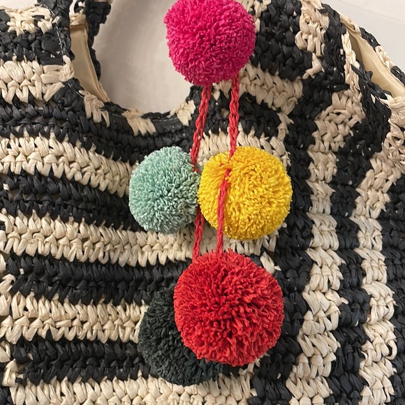 NWOT Blk/Cream Striped Straw Tote - Picture 3 of 5